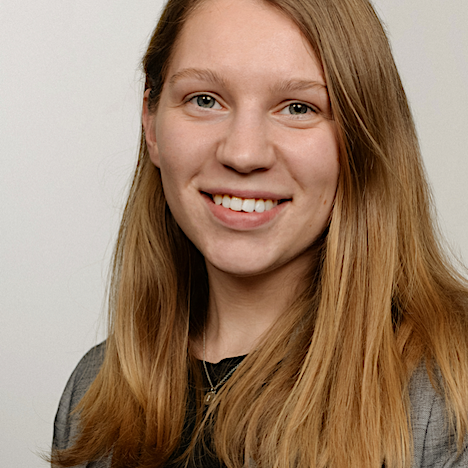 LAURA SALMIŅA
